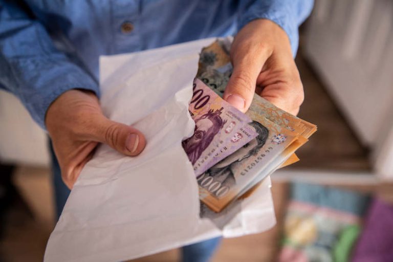 Így változik a GYED és a táppénz összege Januártól!