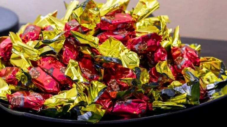 Szaloncukor árak 2025: Hatalmasat emelkedett a zselés is, mutatjuk mennyi most a kilónkénti ára!