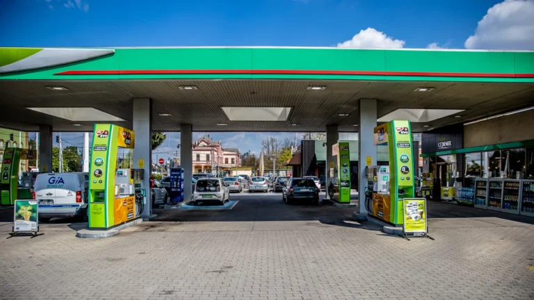 Olajársokk után megindult a benzinturizmus: kelet felé indulnak az autósok