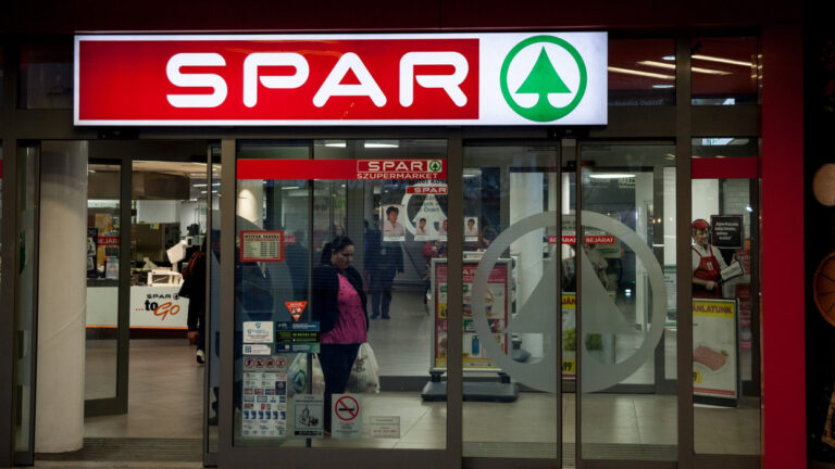 Hatalmas változás jön a boltok kasszáinál ezentúl!