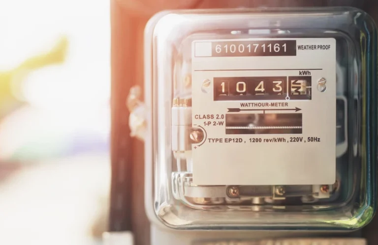 Elbúcsúzhatunk a villanyóráktól a jövő hónaptól!