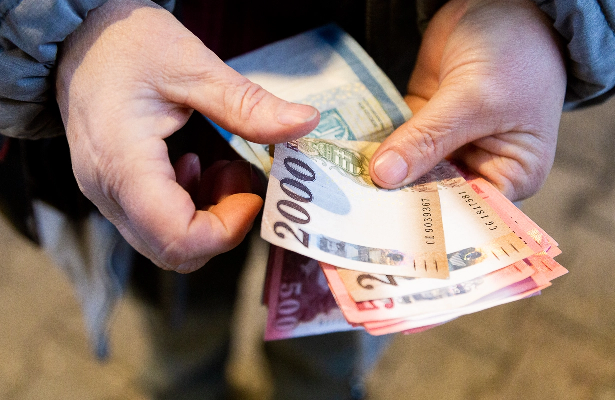 Özvegyi nyugdíj: sokakat érintő változás jön – mutatjuk, ki marad ki belőle!