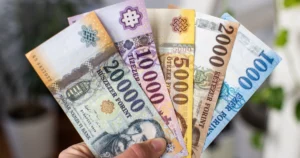 A nyugdíj előtti segély 2026-os emelését jelképező pénz