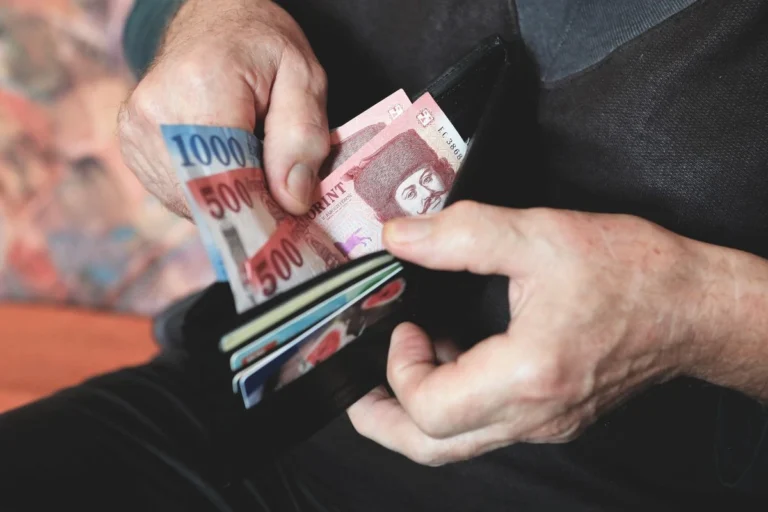 Nyugdíj halál esetén: ezt kell tudni az utolsó utalásról!