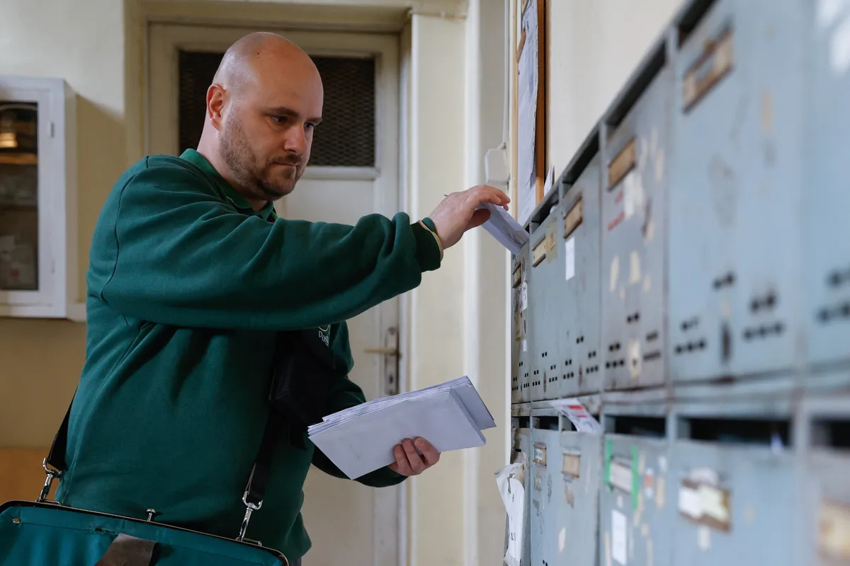 Megkezdődött az utalványok kézbesítése a nyugdíjasoknak – erre használhatják fel!