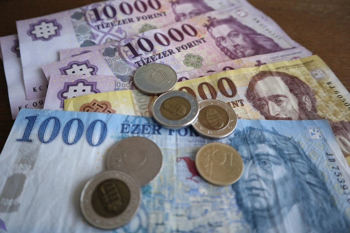 Új 25 ezer forintos érme érkezik – így néz majd ki az új pénz!