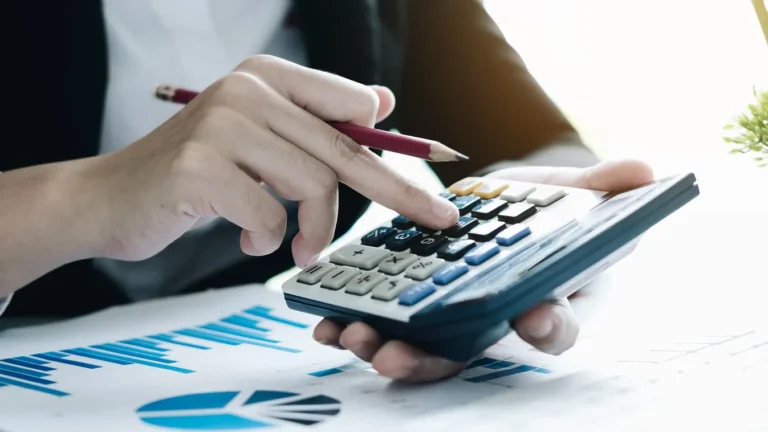 Jó hírt közölt a NAV – Tovább emelkedik az alanyi adómentesség összege!