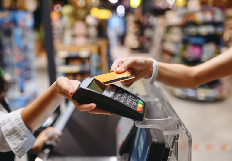 Nem működik a bankkártya a boltban? Ez a 9 tipp segíthet