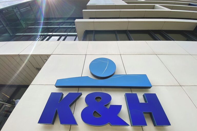 Fontos bejelentést tett a K&H bank, minden ügyfelet érint!