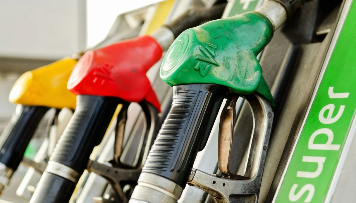 Most érkezett a hír: korlátozhatják az üzemanyagárakat Európa egyik országában!