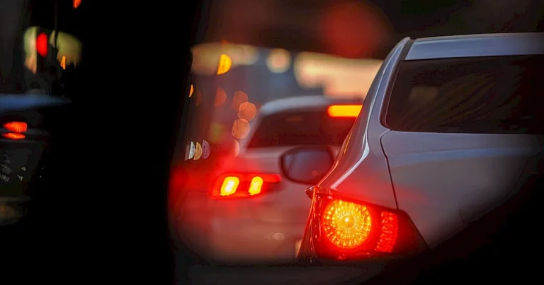 Nyártól kötelező lesz az autókban – sok autós nem tud róla