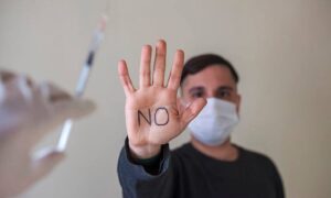 Elismerték a kutatók: súlyos mellékhatása lehet a Pfizer Covid-19 oltásának!