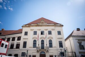 Most bárki újra bemehet Orbán Viktor és Rogán Antal munkahelyére