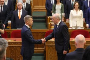 „Önnek távoznia kell” – Magyar Péter újabb üzenetet küldött Sulyok Tamásnak