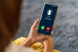Drágulás jön: a Telekom, a One és a Yettel is árat emel