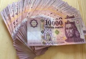 Nettó-bruttó fizetések, minimálbér! Ekkora lesz az összeg!