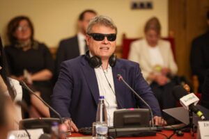 Rendkívüli bejelentést tett a szociális és családügyi miniszter: fontos korlátozás szűnik meg